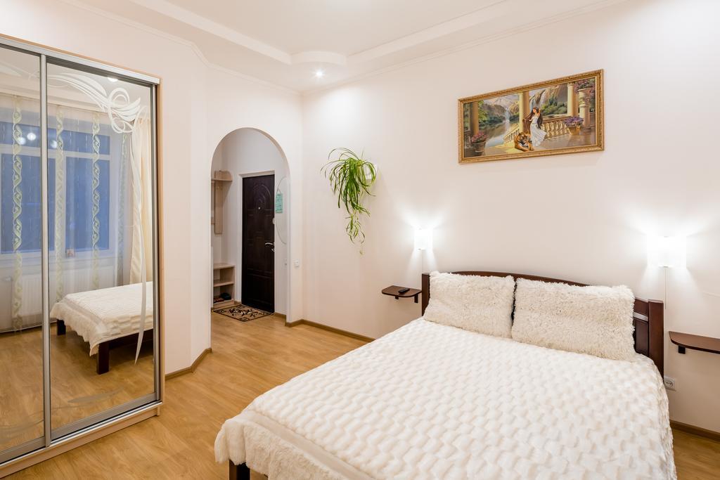 Apartment On Khmelnytskogo Street Lviv Extérieur photo