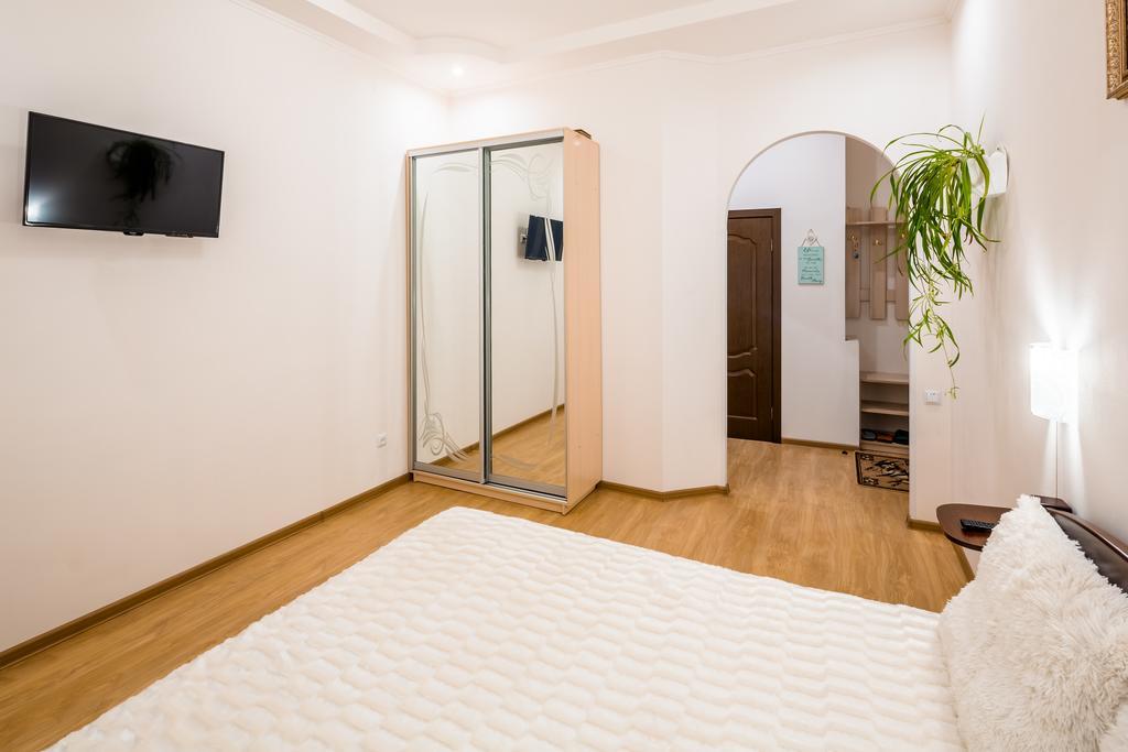 Apartment On Khmelnytskogo Street Lviv Extérieur photo